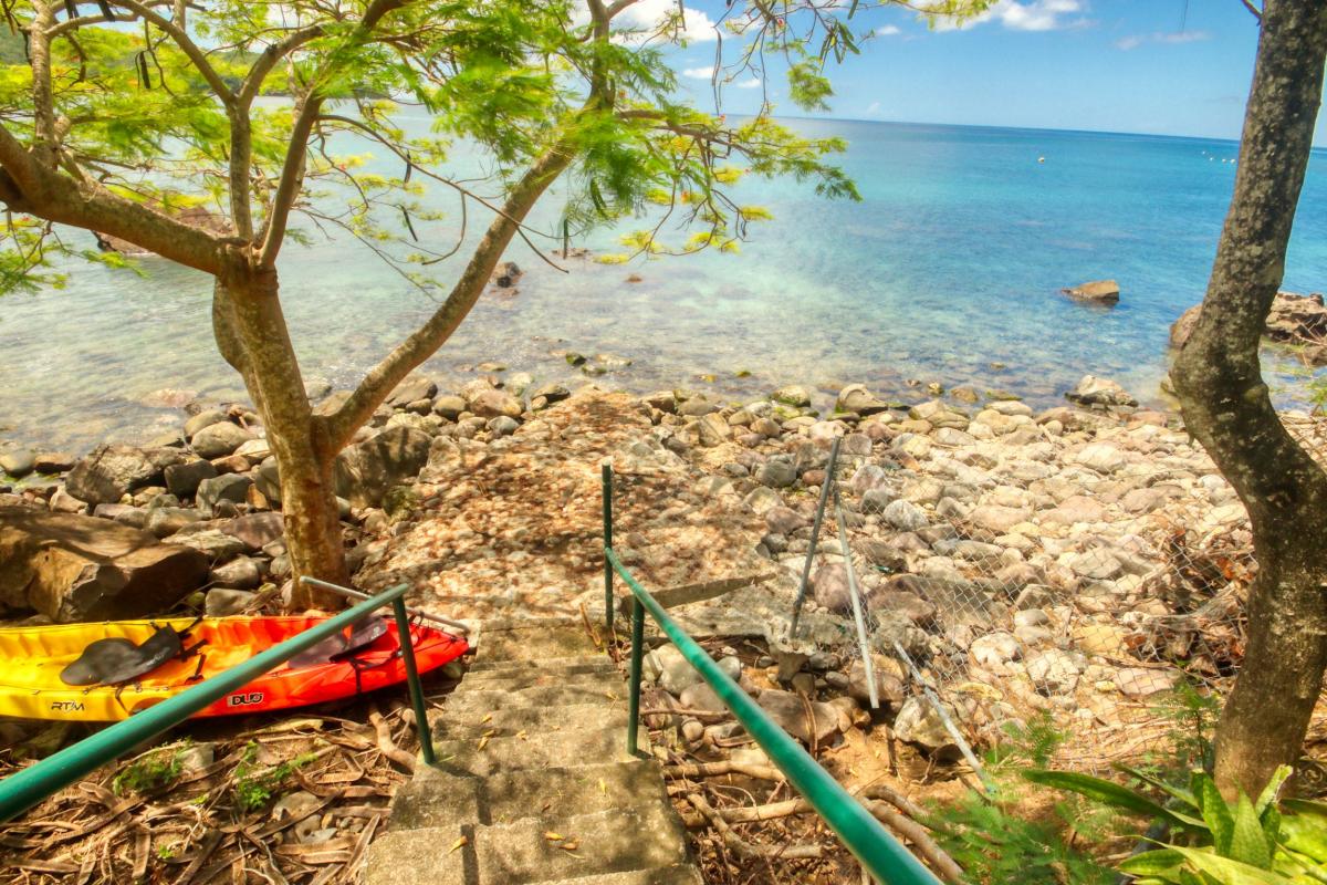 50 Location villa piscine Marinique_accès mer